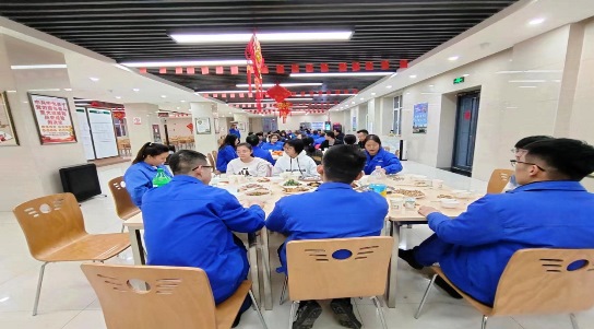 除夕慰問送溫暖、濃濃關懷顯真情 ——隴神戎發(fā)領導班子慰問一線員工