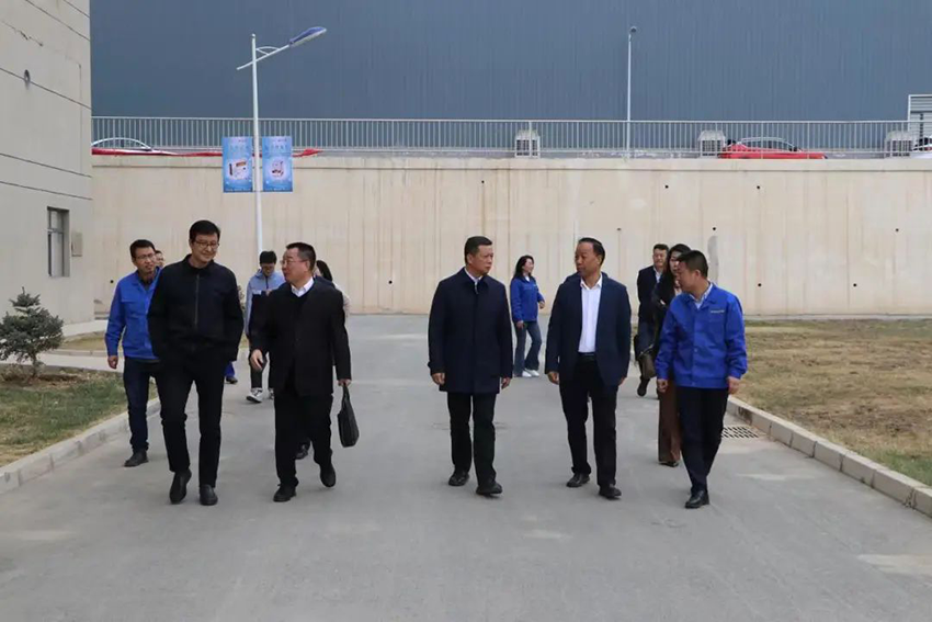 【“三抓三促”進(jìn)行時(shí)】集團(tuán)公司總經(jīng)理竇生銘深入隴神戎發(fā)調(diào)研企業(yè)生產(chǎn)經(jīng)營情況