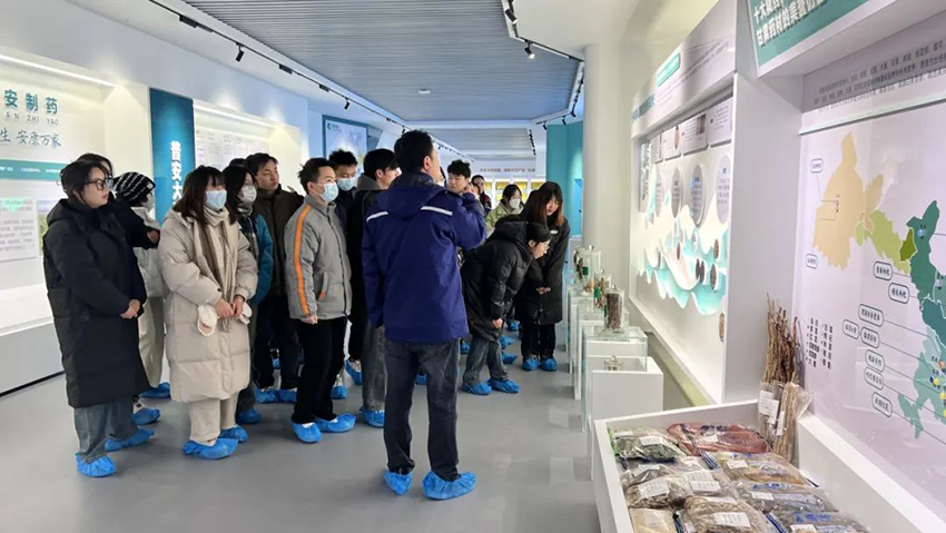 甘肅政法大學(xué)一行參觀隴神戎發(fā)并召開交流討論會