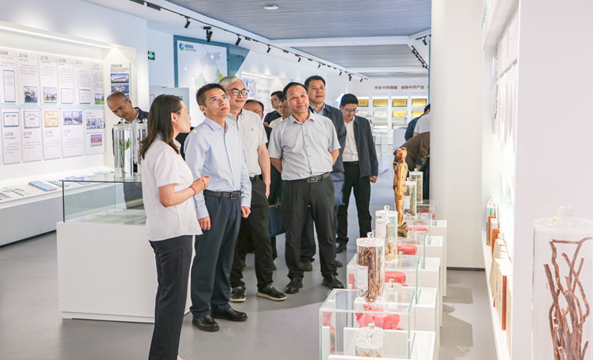 佛慈集團一行到隴神戎發(fā)考察交流