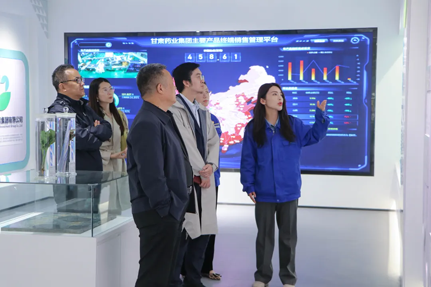 澳門科技大學(xué)澳門轉(zhuǎn)化醫(yī)學(xué)中心主任何耀到隴神戎發(fā)參觀交流