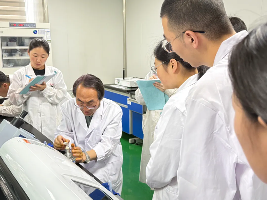 【研究院新聞】國方檢測公司開展中藥材顯微鑒別技術(shù)培訓(xùn)，全面提升員工實(shí)際操作能力